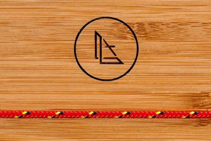 Dyneema® Cord sit below the Leandesk logo
