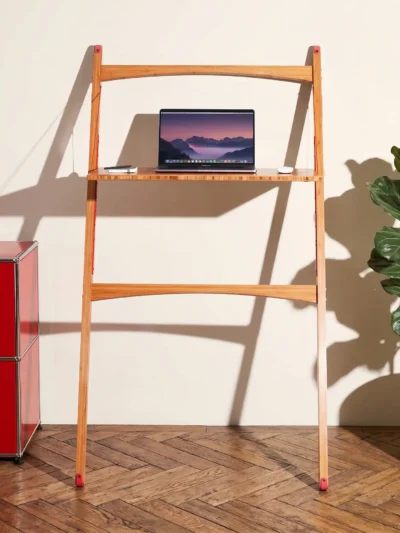 Leandesk in standing position